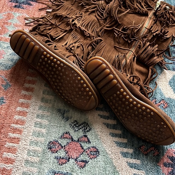 5-layer fringe Minnetonka boots - Picture 3 of 5